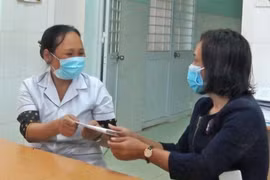 Chư Sê: Thăm, tặng quà các chốt kiểm soát phòng-chống dịch