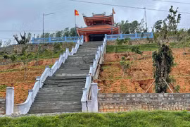 Đắk Lắk: Đài tưởng niệm liệt sĩ sụt lún, hư hỏng nghiêm trọng sau vài trận mưa