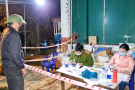 Pleiku: Phát hiện xe tải cố tình chở người trong thùng xe