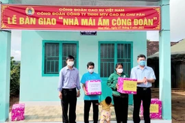Chư Păh: Trao 3 nhà "Mái ấm Công đoàn" cho công nhân khó khăn
