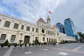 Nới dần từng bước, kiểm soát rủi ro