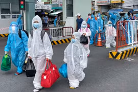 643 học sinh, thai phụ, người khó khăn, bệnh tật tại TP.HCM được đón về Bình Định