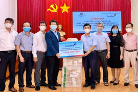 Vietinbank trao tặng 10 máy trợ thở cho ngành Y tế Gia Lai