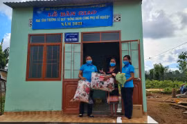 Trao nhà tình thương cho hội viên phụ nữ nghèo