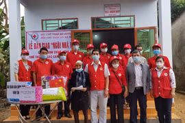 Chư Păh: Bàn giao nhà nhân đạo cho hộ nghèo