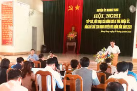 Lãnh đạo huyện Mang Yang đối thoại với người dân