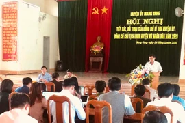 Lãnh đạo huyện Mang Yang đối thoại với người dân