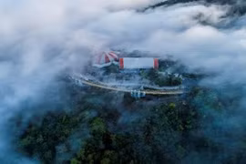 Ngắm không biết chán những khoảnh khắc tuyệt đẹp của Cầu Vàng