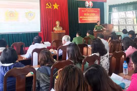 Chư Prông: Huấn luyện nghiệp vụ cho lực lượng phòng cháy chữa cháy ở trường học