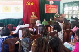 Chư Prông: Huấn luyện nghiệp vụ cho lực lượng phòng cháy chữa cháy ở trường học