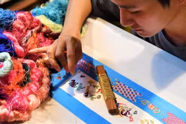 Chàng trai 9X bảo tồn áo dài truyền thống