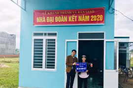 Trao nhà "Đại đoàn kết" cho hộ nghèo ở Ayun Pa