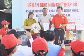 Bàn giao nhà Chữ thập đỏ cho hộ nghèo xã Nghĩa Hưng