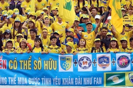 Vì sao bầu Hiển giành nhiều cúp, nhưng khán giả cảm ơn bầu Đức?