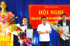 Trao quyết định điều động, phân công cán bộ tại An Khê và Kbang