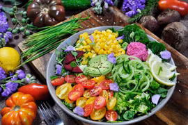 Ăn rau - uống nước ép rau: Thứ nào giảm cân tốt hơn?