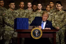 Hạ viện Mỹ thông qua dự luật quốc phòng dù ông Trump dọa phủ quyết