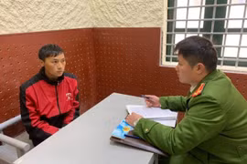 Trượt chân ngã, súng cướp cò bắn chết bạn đi săn