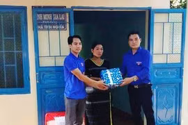 Bàn giao nhà tình nghĩa cho 2 hộ nghèo xã Ia O