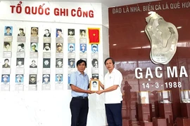 Người đi tìm di ảnh chiến sĩ Gạc Ma