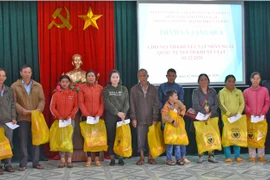 Gia Lai: Tặng 350 phần quà cho người khuyết tật