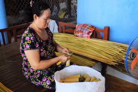 Gần nửa thế kỷ giữ nghề làm bánh dừa Giồng Luông ở miền Tây