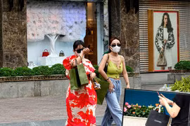 Hàng miễn thuế "tiếp sức" du lịch