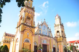 Lạc vào xứ đạo