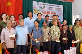 Mang Tết đến người nghèo và nạn nhân chất độc da cam