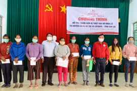 Tặng 500 suất quà cho người nghèo huyện Ia Pa và thị xã Ayun Pa