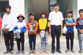 Tặng quà trị giá hơn 250 triệu đồng cho người dân và học sinh huyện Kông Chro