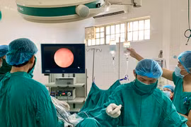 Bệnh viện Đa khoa tỉnh Gia Lai khai trương máy tán sỏi laser