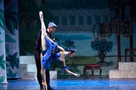 "Thiên nga" Thu Huệ lọt vào danh sách Gương mặt dưới 30 tuổi nổi bật nhất của Forbes Việt Nam