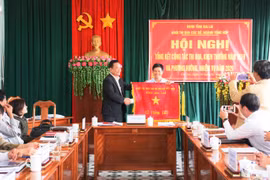 Đề nghị UBND tỉnh Gia Lai tặng cờ thi đua cho 4 đơn vị dẫn đầu khối