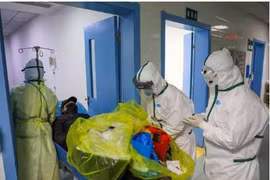 Hơn 1.700 nhân viên y tế Trung Quốc bị lây Covid-19, 6 người chết