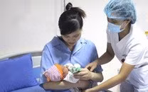 Nhiều quyền lợi của vợ, chồng khi sinh con trong năm 2020