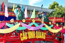 Bước chân trên "Cầu vinh quang"