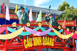 Bước chân trên "Cầu vinh quang"