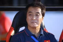 Trợ lý Lee Young Jin thay thầy Park chỉ đạo trận giao hữu Việt Nam-Iraq