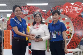 Trả lại tài sản đánh rơi cho khách hàng