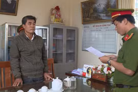 Bắt nguyên trưởng phòng tài nguyên môi trường huyện