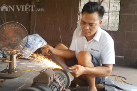 Dùng "chiêu song kiếm hợp bích", nông dân Việt bán dao làng sang Đức