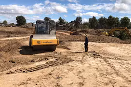 Đẩy nhanh tiến độ thi công kè chống sạt lở bờ sông Ia Sol