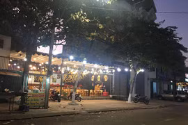 Hàng quán đìu hiu do "tác động kép"