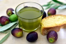 Dùng dầu ăn theo cách này, bạn sẽ trẻ và khoẻ hơn lứa tuổi