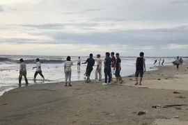 Thi thể phụ nữ bị mất đầu dạt vào bờ biển Đà Nẵng