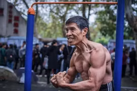 Nhà vô địch thể hình Trung Quốc Qiu Jun qua đời vì nhiễm virus corona