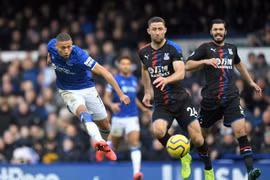 Thắng Crystal Palace 3-1, Everton vươn lên nhóm tranh tốp 4 Ngoại hạng Anh