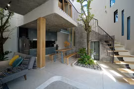 Ngôi nhà hình hoa cúc của nữ họa sĩ