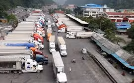 Hạn chế đưa hàng hóa lên biên giới